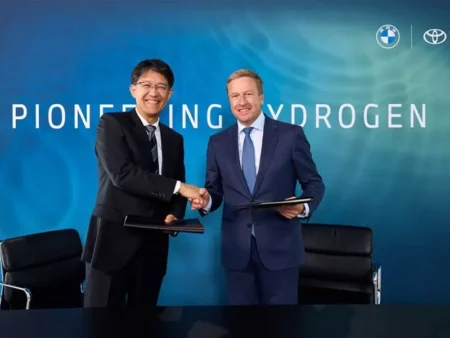Toyota and BMW Confirm Partnership to Expend Hydrogen Fuel Cells Toyota and BMW Confirm Partnership to Build the Global Infrastructure for Hydrogen-Powered Vehicles - autoini