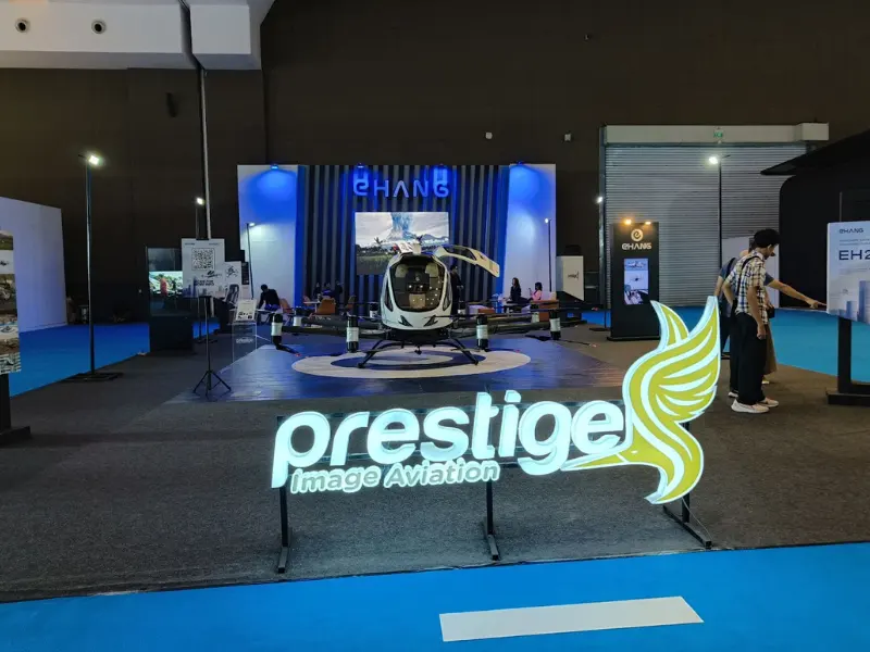 Autoini Mengeksplorasi Helikopter Drone Mewah di PEVS 2025 EHang EH216-S autonomous passenger drone helicopter showcased at PEVS 2025 in Indonesia - autoini