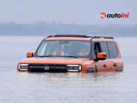 Jetour Zongheng G700 amphibious SUV crossing Yangtze River