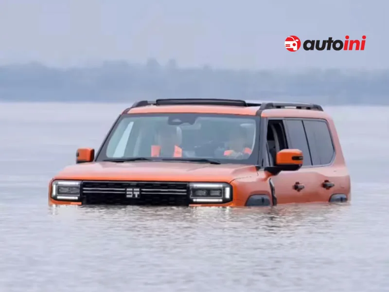 Jetour Zongheng G700 amphibious SUV crossing Yangtze River