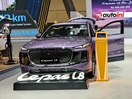 Lepas L8 PHEV front view Indonesia