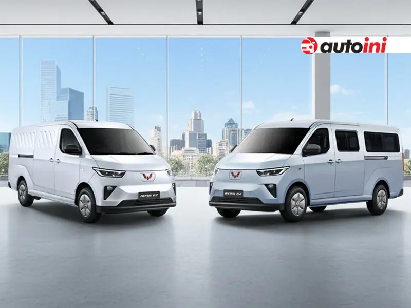 Wuling Mitra EV Minibus and Blind Van parked side by side